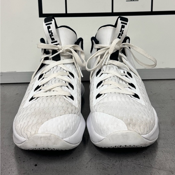 Nike Lebron Witness 5 - Picture 2 of 8